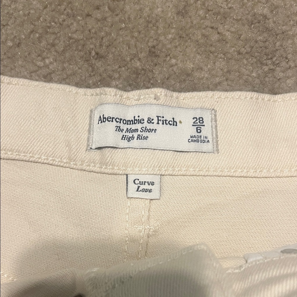 Abercrombie and Fitch High Rise Mom Short - Picture 2 of 7